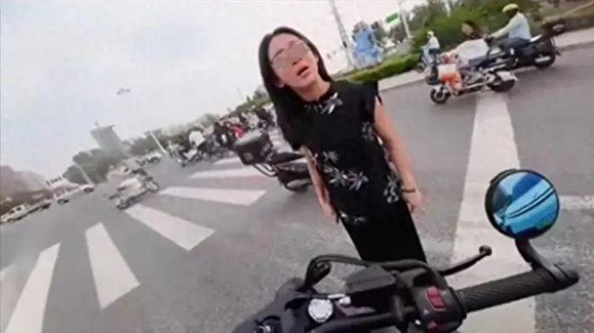 ：女司机气到流产公布完整行车记录仪冰球突破河北女司机与骑手冲突后续(图13)