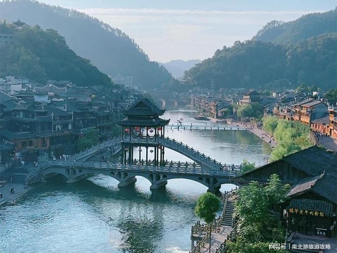 和家人去多少钱人均?跟团游凤凰古城冰球突破张家界五天四晚旅游攻略:(图5) 和家人去多少钱人均?跟团游凤凰古城冰球突破张家界五天四晚旅游攻略:(图5)