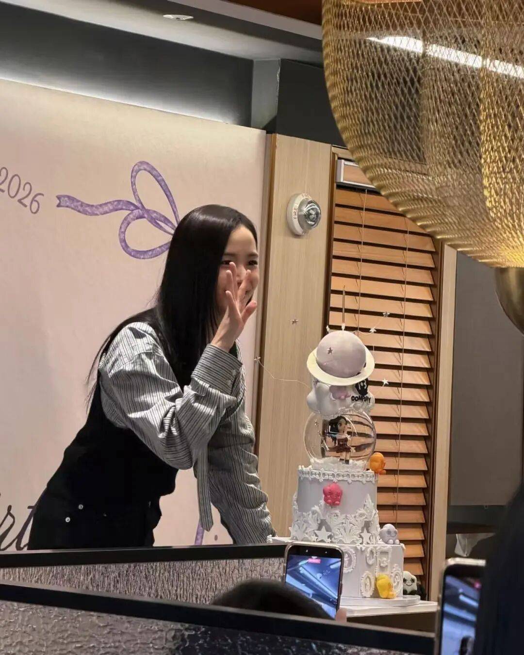 邀请粉丝还送Apple全家桶和Switch！冰球突破游戏太宠粉了！智秀海底捞办生日派对(图4)