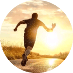 着家长买烤肠的场景很常见。这个项目成本极低：1688 或某宝上 8 根肠款的机均